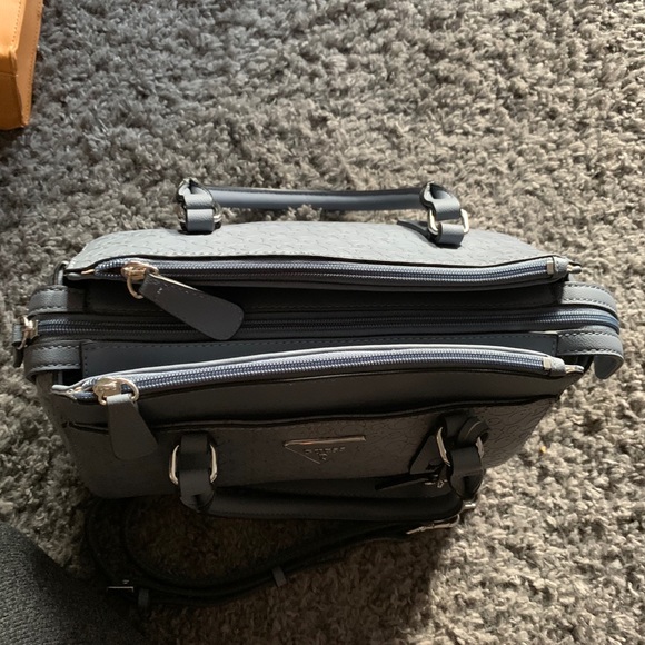 Guess Crossbody Purse - Picture 4 of 10